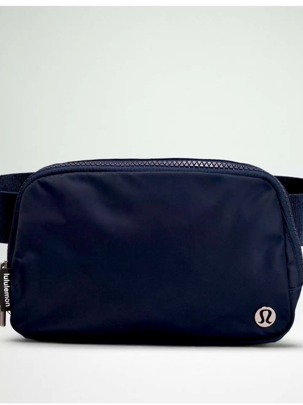 LULULEMON SILVER METAL/TRUE NAVY EVERYWHERE BELT/CROSSBODY BAG 1L